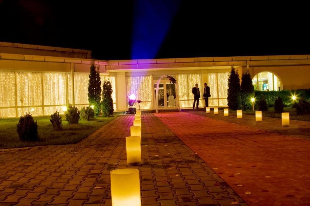 Hotel Star Питещ Екстериор снимка