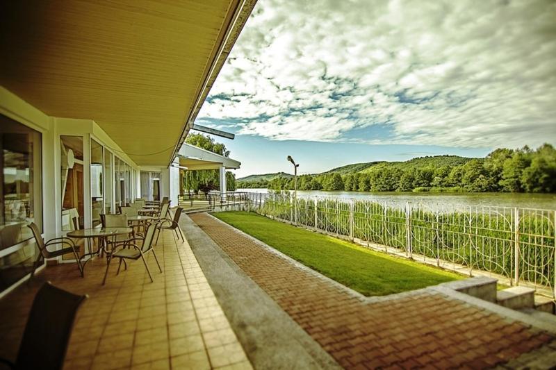 Hotel Star Питещ Екстериор снимка