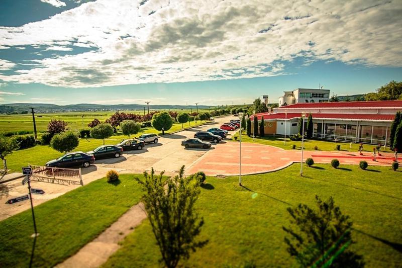Hotel Star Питещ Екстериор снимка