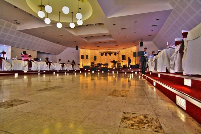 Hotel Star Питещ Екстериор снимка